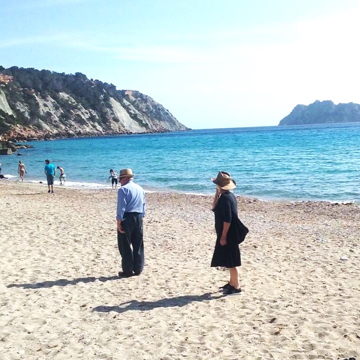 marc-et-maman-plage-cala-boix-ibiza
